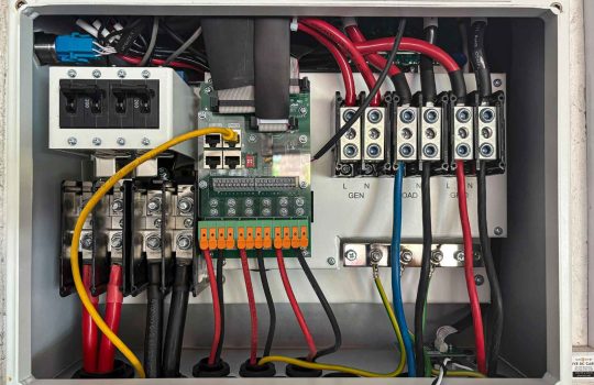 ציוד ואביזרי פיקוד ובקרה2